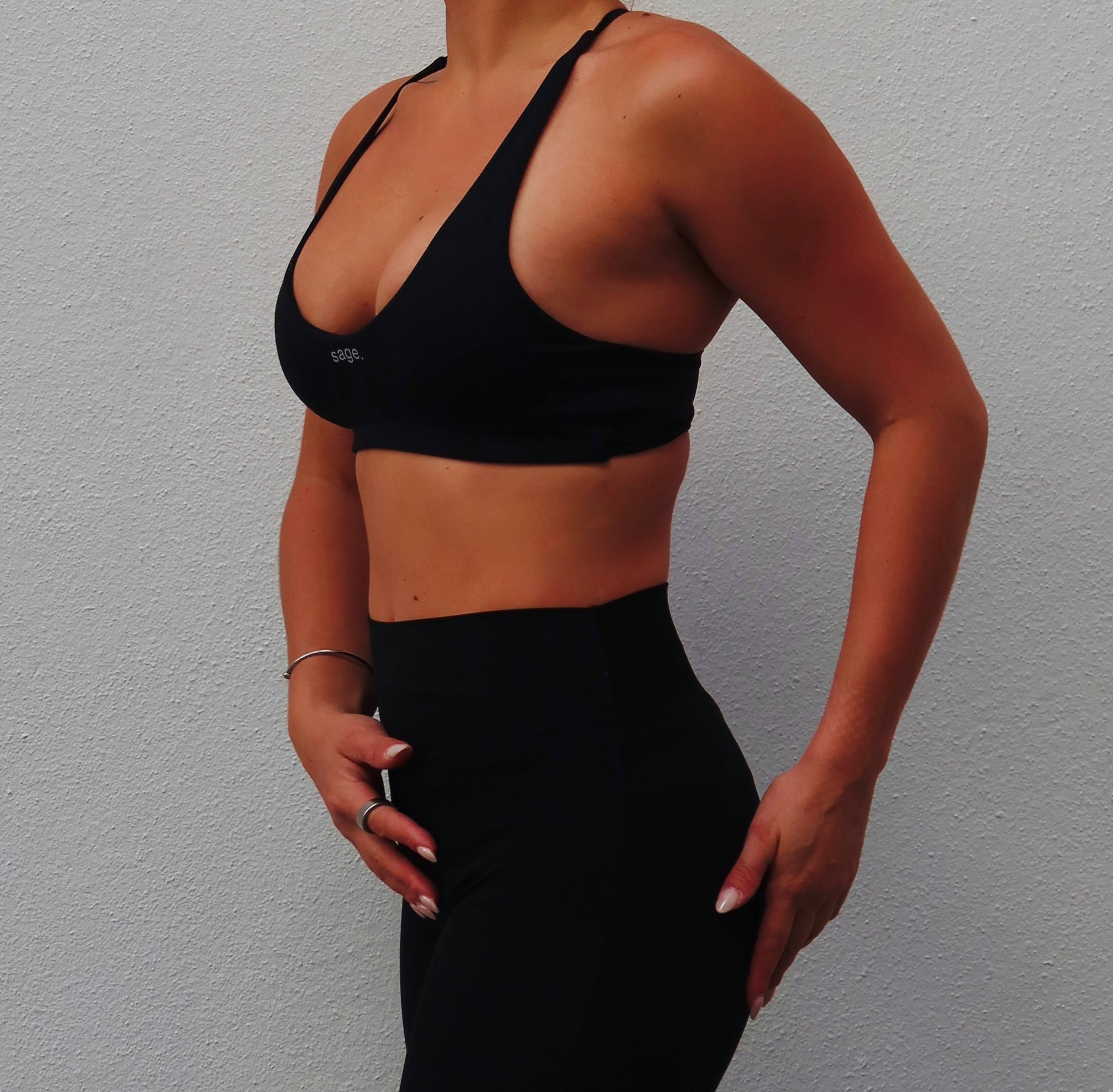 Low-neck Cropped Bra