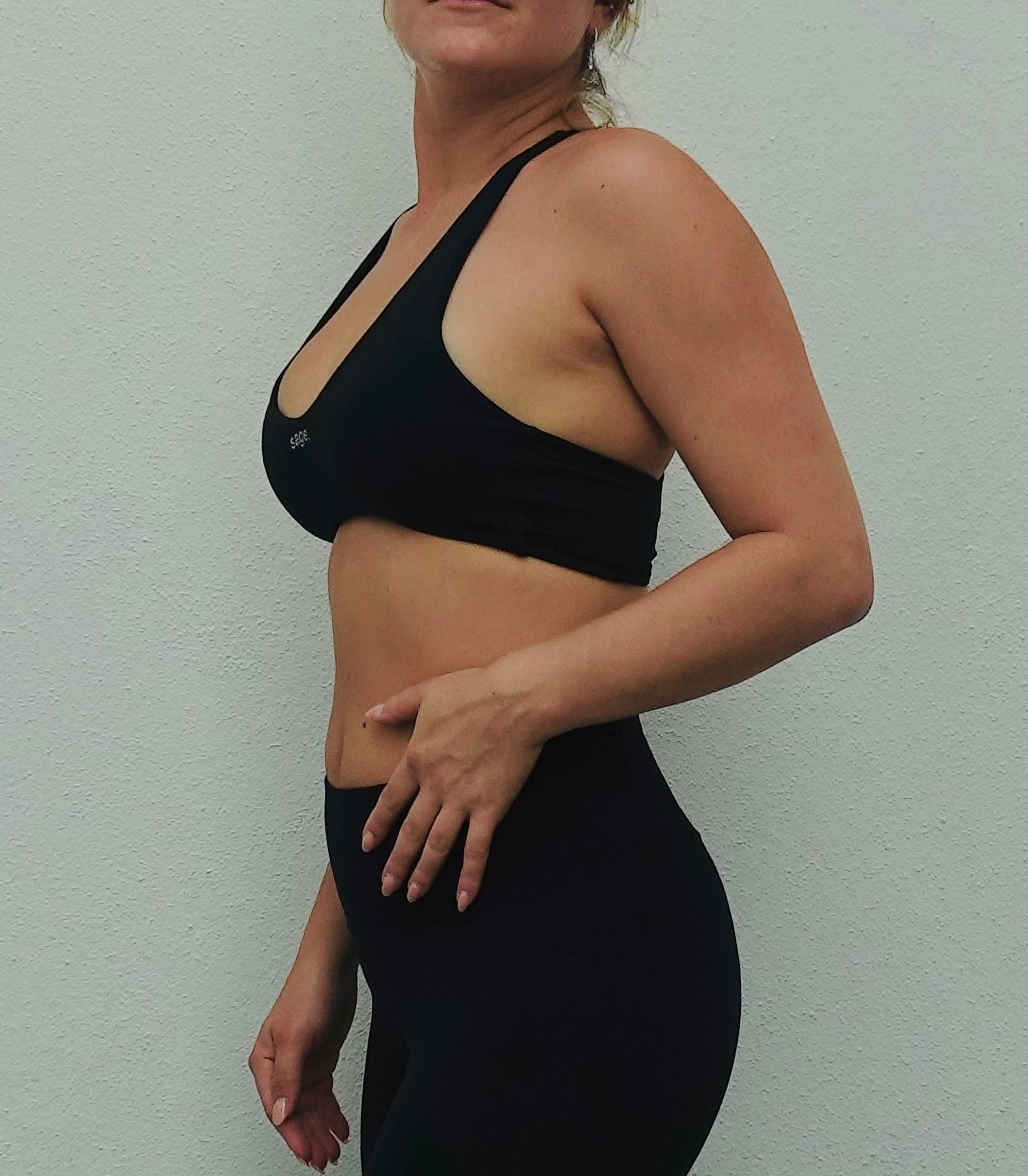 Low-neck Cropped Bra